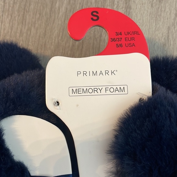 NWT PRIMARK MEMORY FOAM SOFT AND FUZZY SLIPPERS - Picture 2 of 3